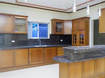Bungalow House with 3 Bedroom for Sale in Angeles City