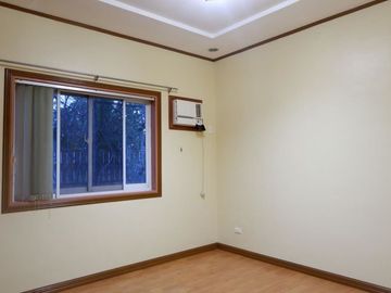 Bungalow House with 3 Bedroom for Sale in Angeles City