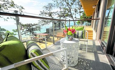 Beach Front Condo in Aruga Resort and Residences &ndash; Mactan