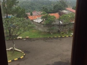 Rumah di Limo, 2Lt, Semi Furn, dlm Prmhn dkt ke Cinere