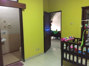 Rumah di Limo, 2Lt, Semi Furn, dlm Prmhn dkt ke Cinere