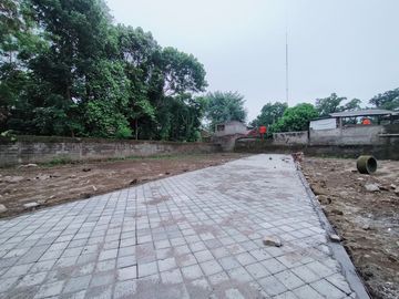 Tanah Jogja Timur, Pas Bangun Usaha Dekat Sekolah