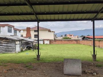 Venta amplio terreno con 2 casas, excelente ubicación, San Rafael, Los Chillos