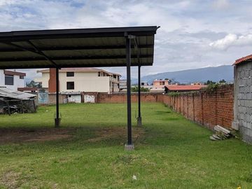 Venta amplio terreno con 2 casas, excelente ubicación, San Rafael, Los Chillos