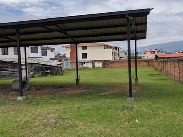 Venta amplio terreno con 2 casas, excelente ubicación, San Rafael, Los Chillos
