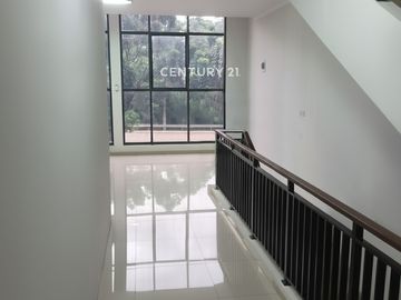 Ruko Strategis 3 Lantai Siap Pakai  Fr 17373