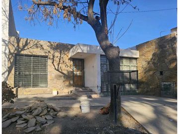 CASA · VENTA · GODOY CRUZ · BENEGAS · 2 DORMITORIOS · PATIO