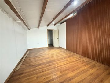 Local Comercial arriendo calle Carmen/ Santiago