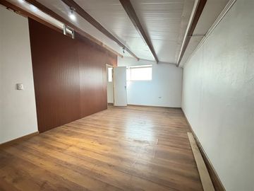Local Comercial arriendo calle Carmen/ Santiago