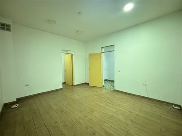 Local Comercial arriendo calle Carmen/ Santiago