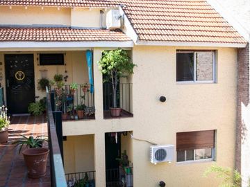 Departamento de 2 ambientes con cochera en venta en San Isidro