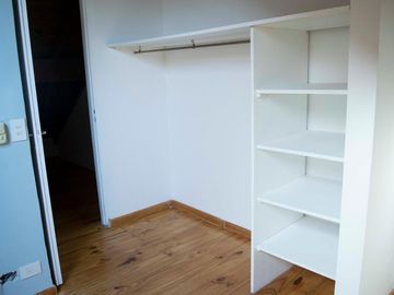 Departamento de 2 ambientes con cochera en venta en San Isidro
