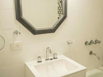 Departamento de 2 ambientes con cochera en venta en San Isidro