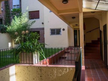 Departamento de 2 ambientes con cochera en venta en San Isidro