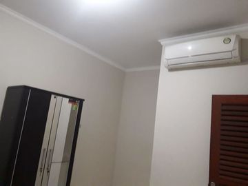 Kost 14 Pintu 2 Kios Strategis akses 3 mobil Pinggir Jl Raya dkt BCP Bekasi