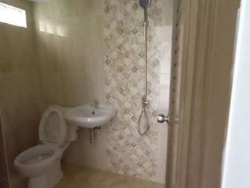Rumah strategis di jalan Abdul Gani,2 lantai