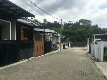 Rumah Eksklusif CICAHEUM JATIHANDAP dkt DAGO dan Pusat Perbelanjaan Posisi Ujung