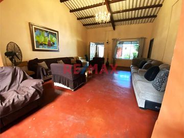 Oportunidad única! Venta de encantadora casa de campo 

¿Buscas tranquilidad, naturaleza y comodidad? Esta hermosa casa estilo casa de campo es perf