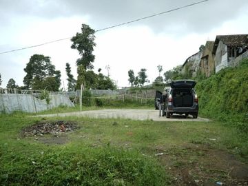Rumah indent minimalis dan asri di cihanjuang dekat lembang