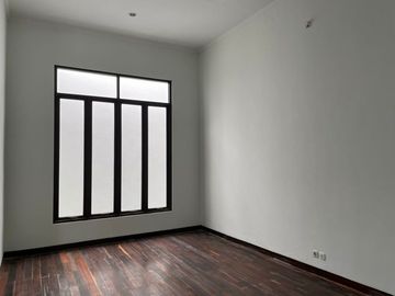 Rumah mewah 2 lt di Pejompongan Jak Pus 10 M