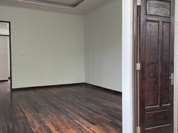 Rumah mewah 2 lt di Pejompongan Jak Pus 10 M
