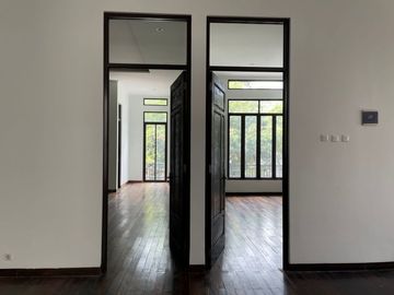 Rumah mewah 2 lt di Pejompongan Jak Pus 10 M