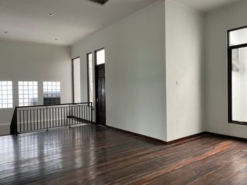 Rumah mewah 2 lt di Pejompongan Jak Pus 10 M