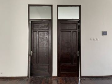 Rumah mewah 2 lt di Pejompongan Jak Pus 10 M