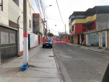 SE VENDE LOCAL DE 3 PISOS EN LA ZONA C DE LA URB. SAN JUAN, MUY CERCA A LA AV CESAR CANEVARO, VARGAS MACHUCA , CERCA AL ESSALUD, A LA MUNICIPALIDAD, C