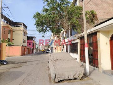 SE VENDE LOCAL DE 3 PISOS EN LA ZONA C DE LA URB. SAN JUAN, MUY CERCA A LA AV CESAR CANEVARO, VARGAS MACHUCA , CERCA AL ESSALUD, A LA MUNICIPALIDAD, C