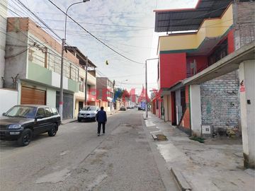 SE VENDE LOCAL DE 3 PISOS EN LA ZONA C DE LA URB. SAN JUAN, MUY CERCA A LA AV CESAR CANEVARO, VARGAS MACHUCA , CERCA AL ESSALUD, A LA MUNICIPALIDAD, C