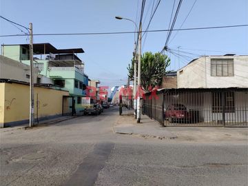 SE VENDE LOCAL DE 3 PISOS EN LA ZONA C DE LA URB. SAN JUAN, MUY CERCA A LA AV CESAR CANEVARO, VARGAS MACHUCA , CERCA AL ESSALUD, A LA MUNICIPALIDAD, C