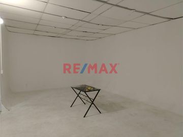 SE VENDE LOCAL DE 3 PISOS EN LA ZONA C DE LA URB. SAN JUAN, MUY CERCA A LA AV CESAR CANEVARO, VARGAS MACHUCA , CERCA AL ESSALUD, A LA MUNICIPALIDAD, C