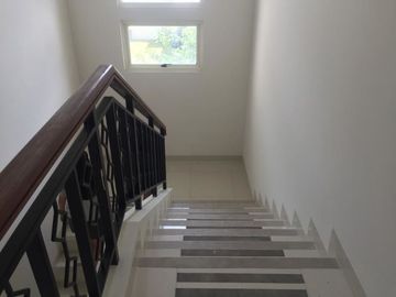 Rumah Cantik dan Mewah Siap Huni di Cluster Pelican Serpong