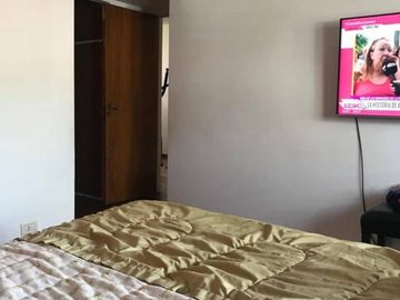 EXCELENTE CASA 6 AMBIENTES, EN 3 PLANTAS, C/ COCHERA, V. BALLESTER