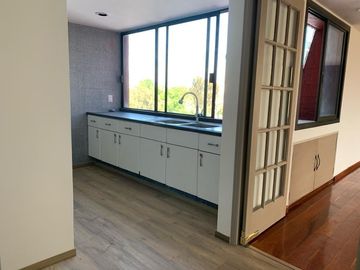 Venta de departamento de dos pisos en San Pedro de los pinos.