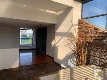 Venta de departamento de dos pisos en San Pedro de los pinos.