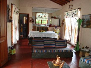 SE VENDE HERMOSO CHALET VIA PUEBLO TAPAO