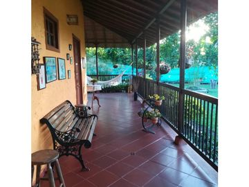SE VENDE HERMOSO CHALET VIA PUEBLO TAPAO