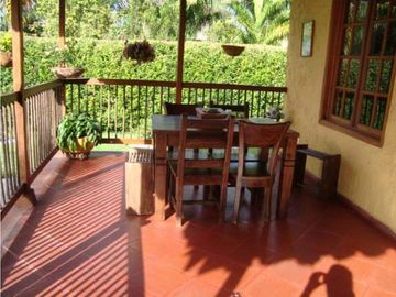 SE VENDE HERMOSO CHALET VIA PUEBLO TAPAO