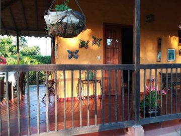 SE VENDE HERMOSO CHALET VIA PUEBLO TAPAO