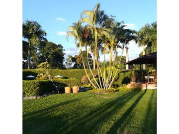 SE VENDE HERMOSO CHALET VIA PUEBLO TAPAO
