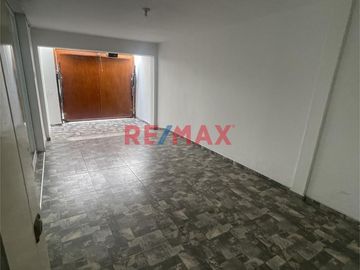 🏡 ¡Casa en Venta en la Urbanización Los Granados – Ideal para Familias e Inversores! 🏡

Esta espaciosa y versátil propiedad es perfecta para quienes
