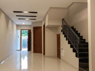 Meruya Rumah Baru Hadap Selatan