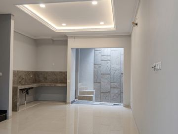 Meruya Rumah Baru Hadap Selatan
