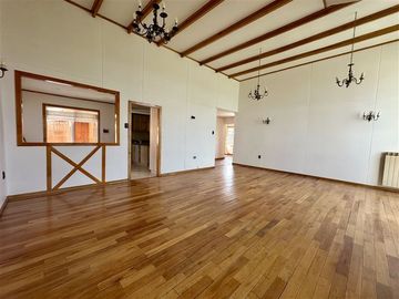 ELEGANTE Y HERMOSA 5D 3B Y 700M2 DE TERRENO ,RESIDENCIAL