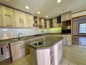 ELEGANTE Y HERMOSA 5D 3B Y 700M2 DE TERRENO ,RESIDENCIAL