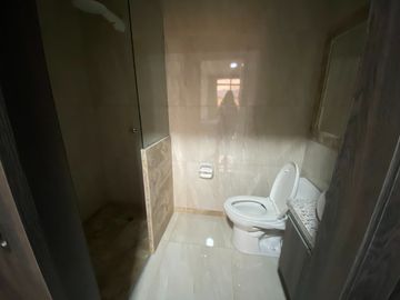 Alquiler de departamento en Manta de tres habitaciones en zona sur, para más información al 099321----, contrato por un año o seis meses..