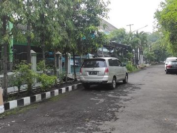 Dijual Rumah second Rungkut Asri 3.8 M