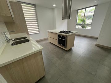 apartamento en venta en cristales. Cod V7593